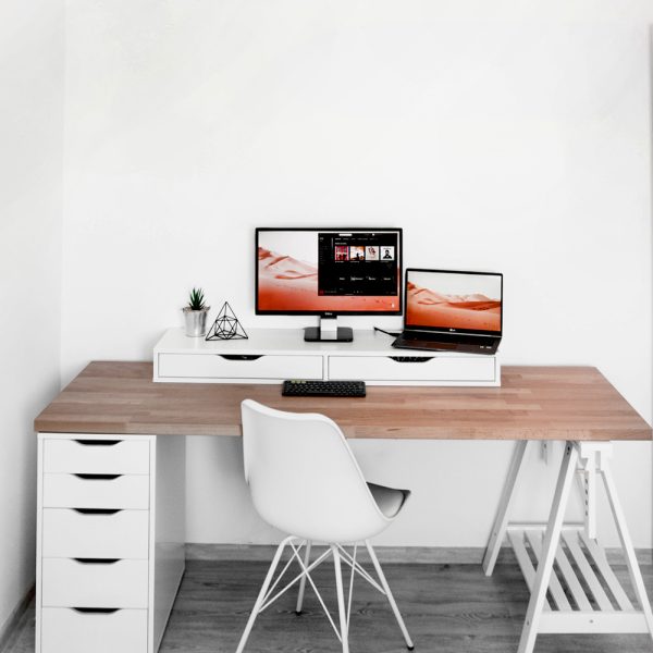 Mesa de escritorio con cajones